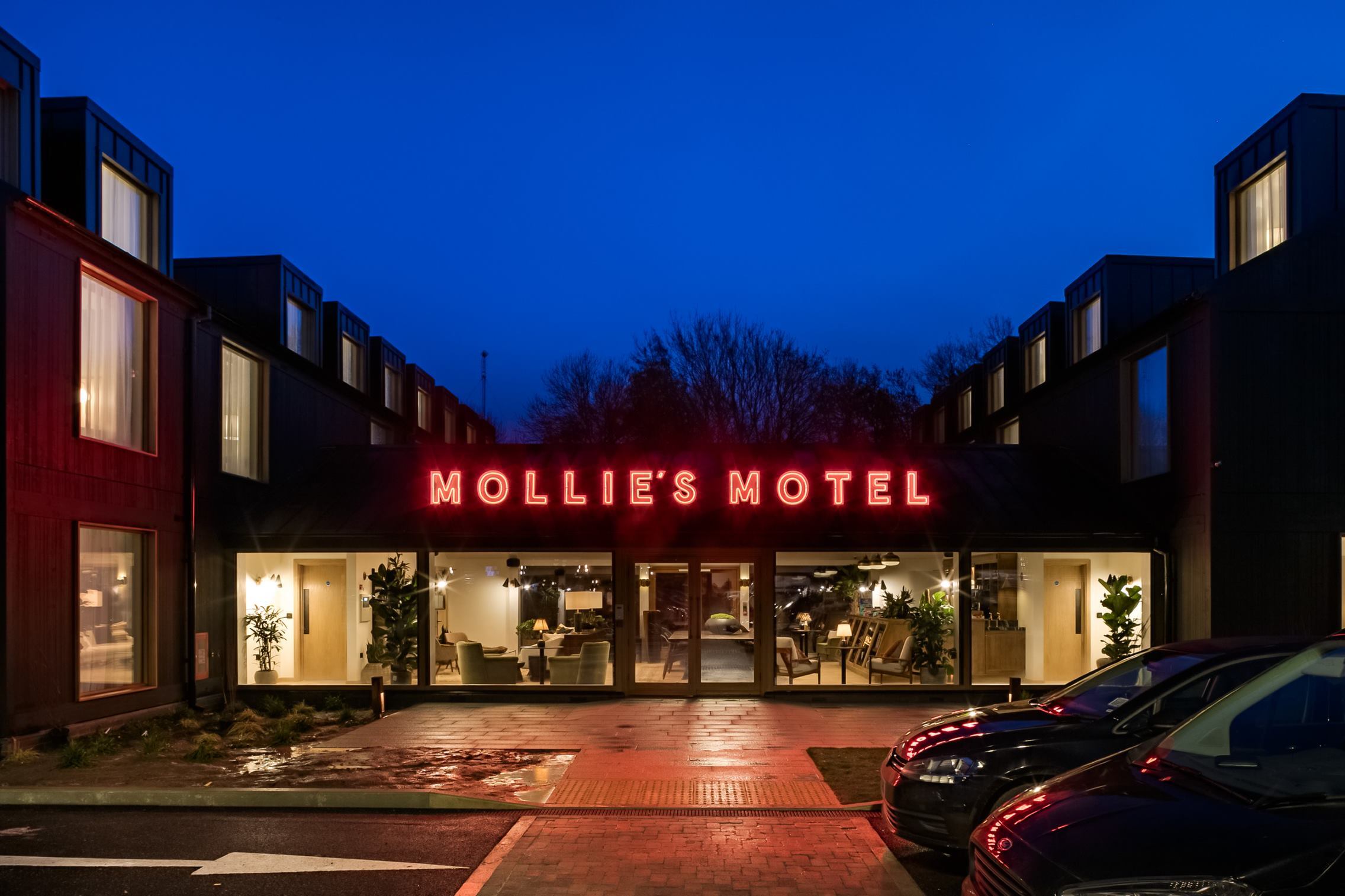 Oxfordshire front of Motel - Main photo