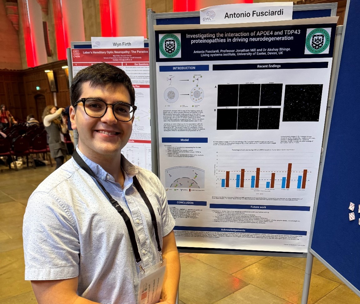 Bhinge - Antonio Fusciardi Poster Presentation Antonio Fusciardi (PhD student) presenting his poster at the G4W Early Career neuroscientist day at The Wills Memorial Building, Bristol on 23rd October 2024.