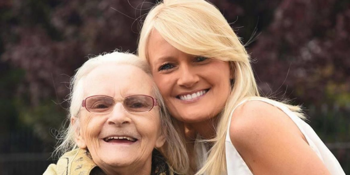 Jayne Connery & Mum (1200 x 400 px)